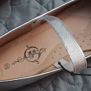 Sole Mates Silver Flats-Size::10